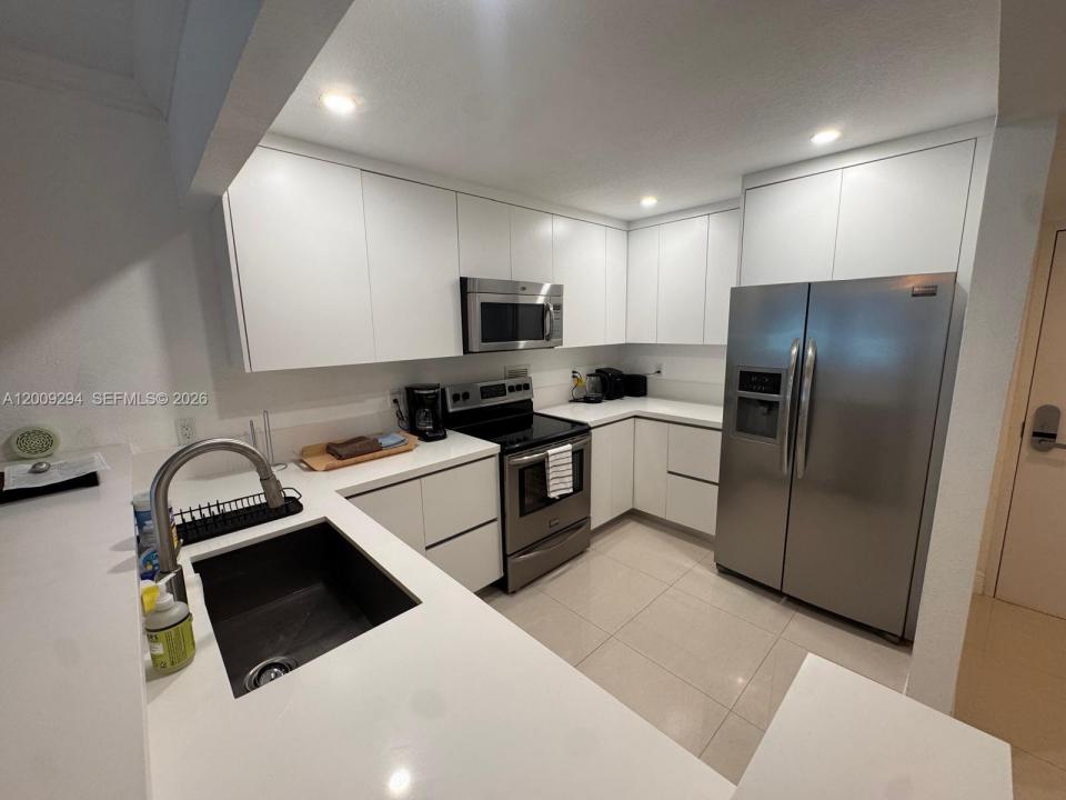 2301 Collins Ave 427, Miami Beach, Florida 33139, USA