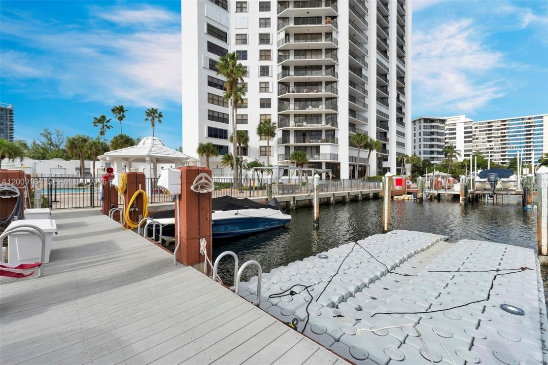 300 Three Islands Blvd 305, Hallandale Beach, Floride 33009, États-Unis