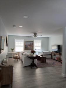 16 Catherine Street 2, Bristol, RI 02809, USA