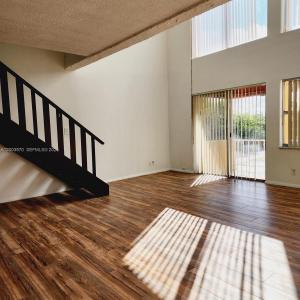18051 NW 68th Ave K202, Hialeah, Florida 33015, USA