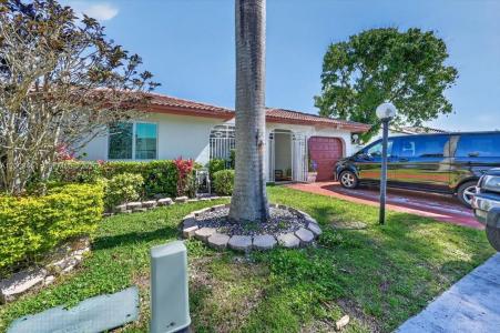 14313 SW 100th Ln, Miami, Florida 33186, USA