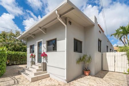 944 SW 10th Avenue, Miami, Florida 33130, USA