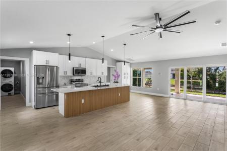 2210 NW 2nd Ave, Florida 33993, USA