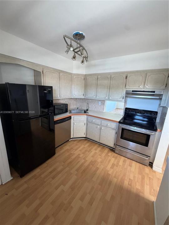 1530 NE 191st St 205, Miami, Florida 33179, USA