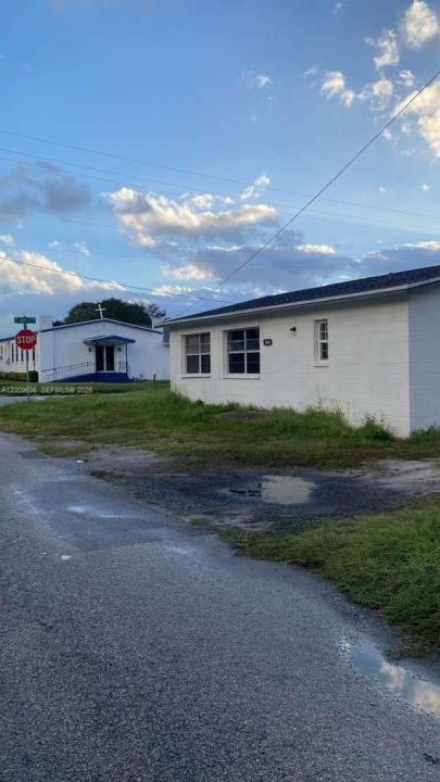 1001 N 16th Ct, Fort Pierce, Florida 34950, USA