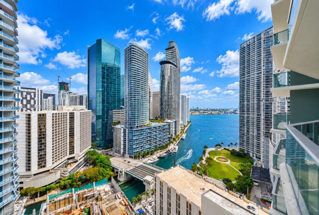 77 SE 5 Street 2603, Miami, Floryda 33131, USA