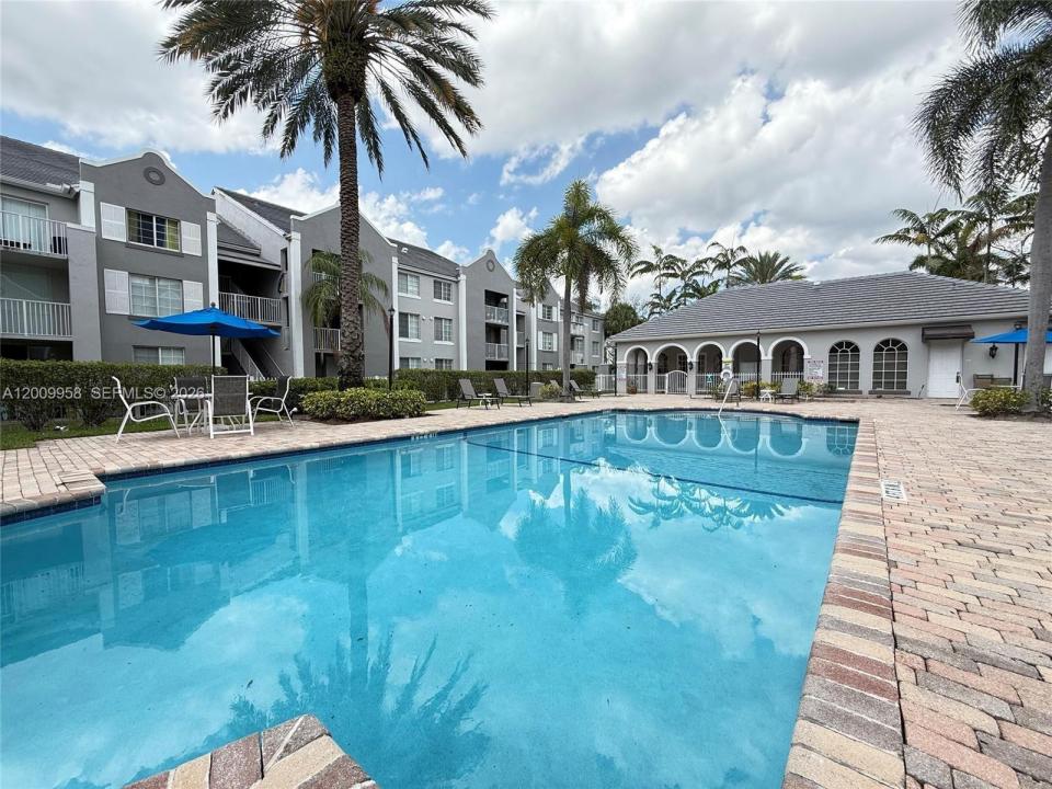 711 SW 111th Way 202, Pembroke Pines, Floride 33025, États-Unis