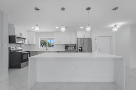 105 SE 45th, Florida 33904, USA