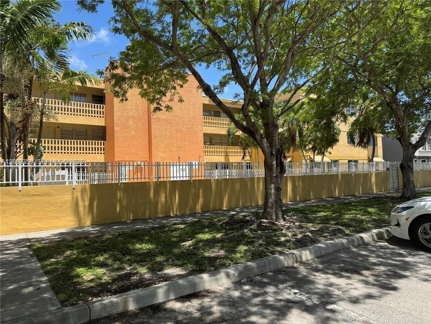 1821 NE 168th St B3, North Miami Beach, Floride 33162, États-Unis