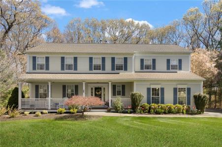 283 Castle Rocks Road, Warwick, Rhode Island 02886