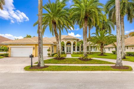 2477 Poinciana Dr, Weston, Florida 33327, USA