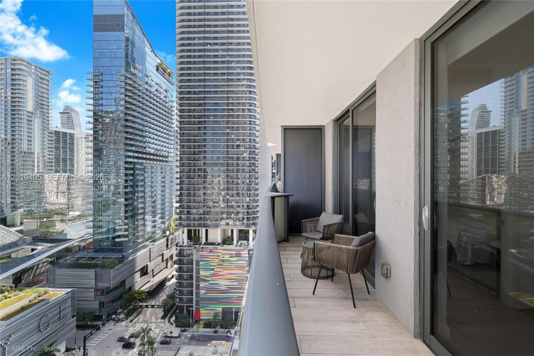 55 SW 9th St 2109, Miami, Florida 33130, USA