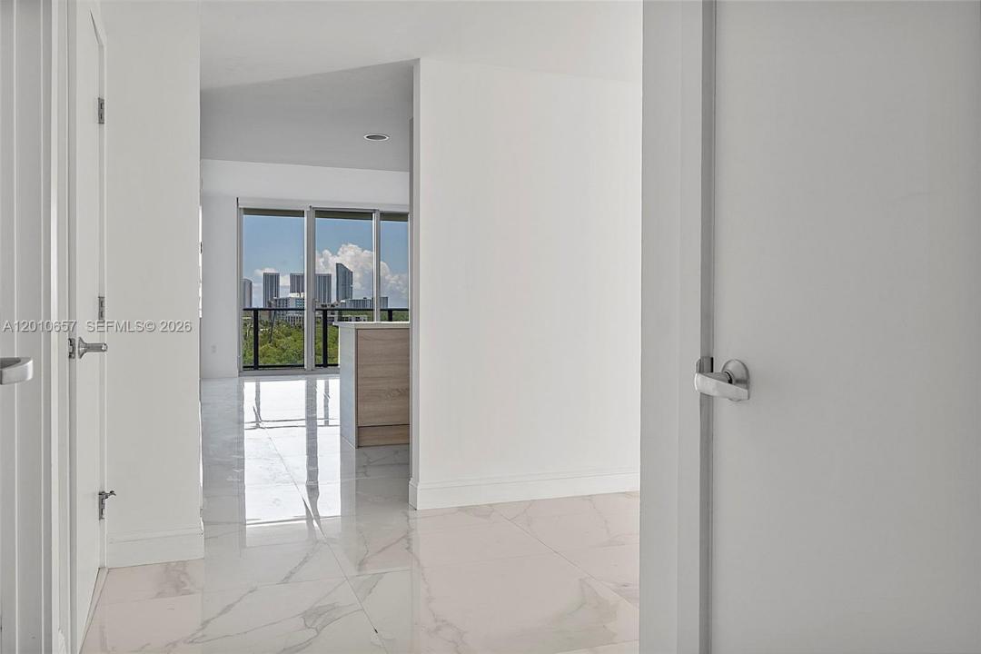 16385 Biscayne Blvd 717, North Miami Beach, Floride 33160, États-Unis