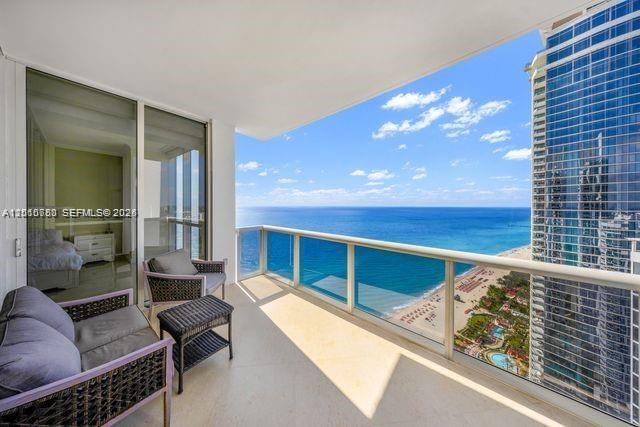 18101 Collins Ave 4702, Sunny Isles Beach, Floryda 33160, USA
