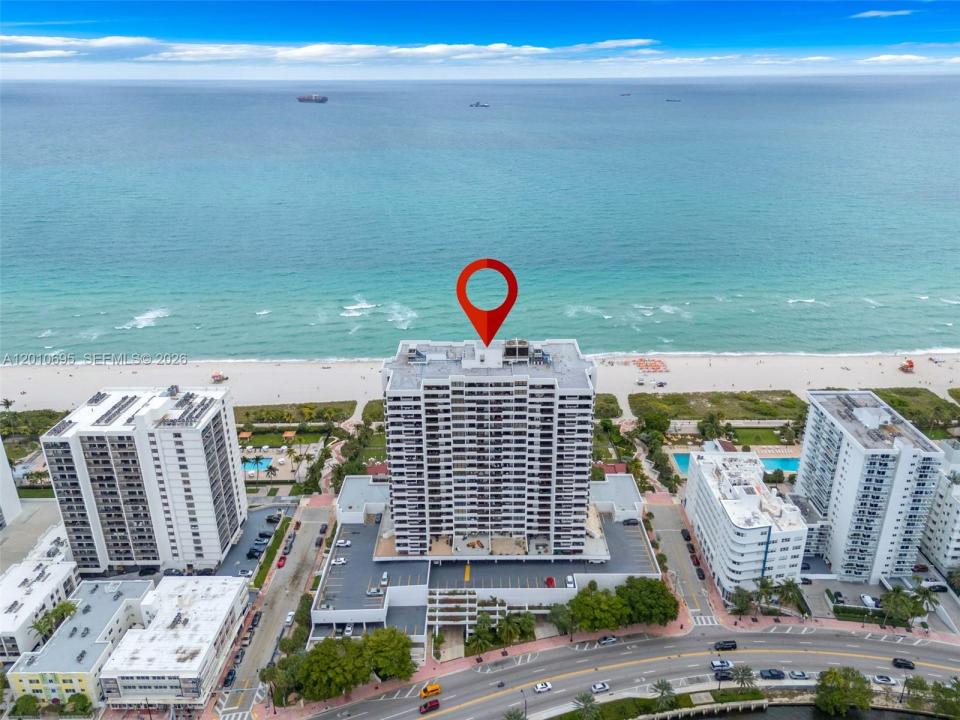 2555 Collins Ave 2401, Miami Beach, Florida 33140, USA