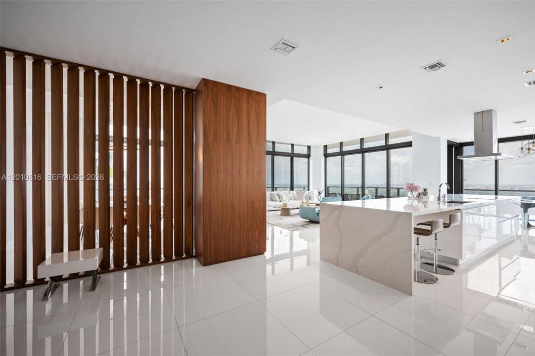 88 SW 7th St PH4301, Miami, Florida 33130, USA