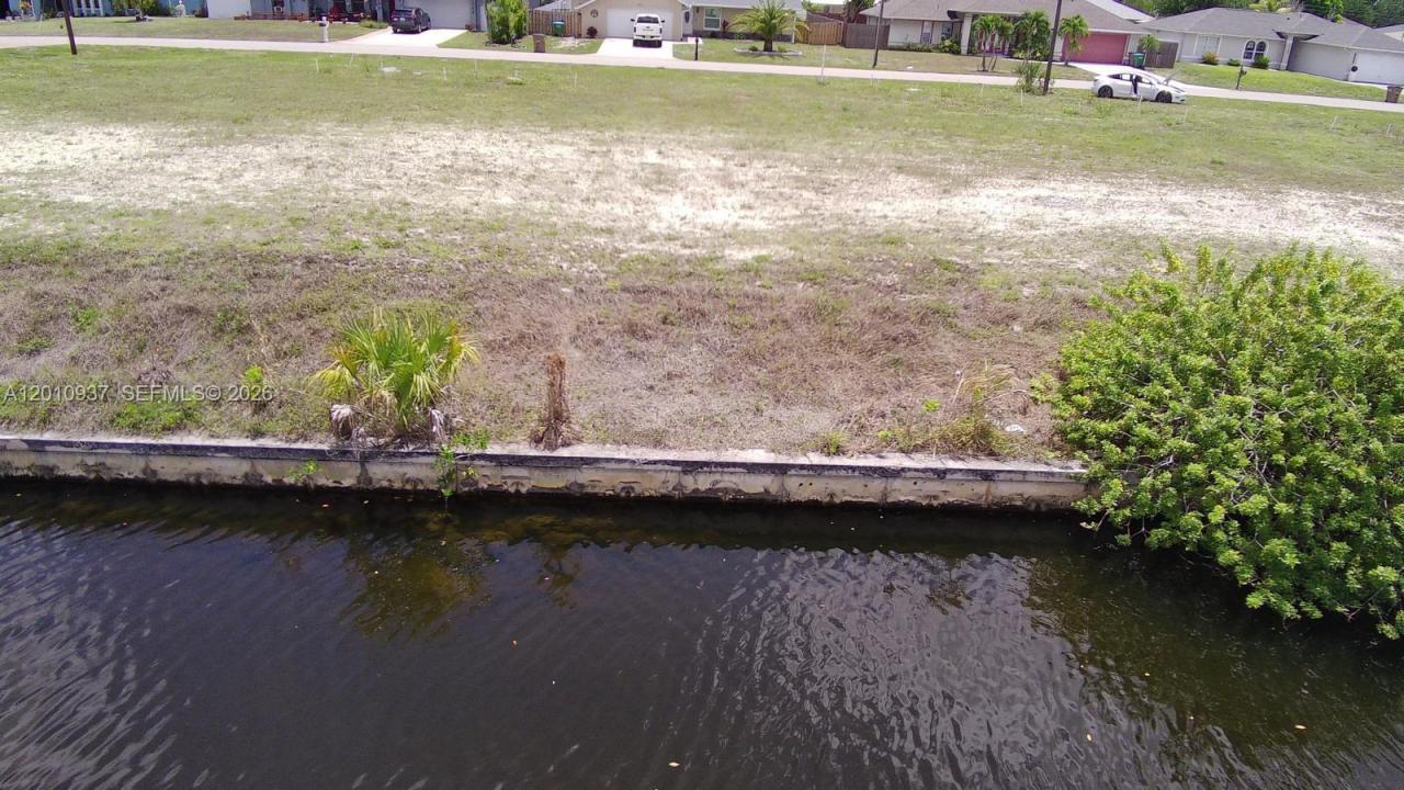 1020 SE 13th Ave, Cape Coral, Florida 33990, USA