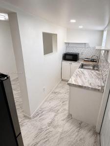 2880 NW 169th Ter 1, Miami Gardens, Florida 33056, USA