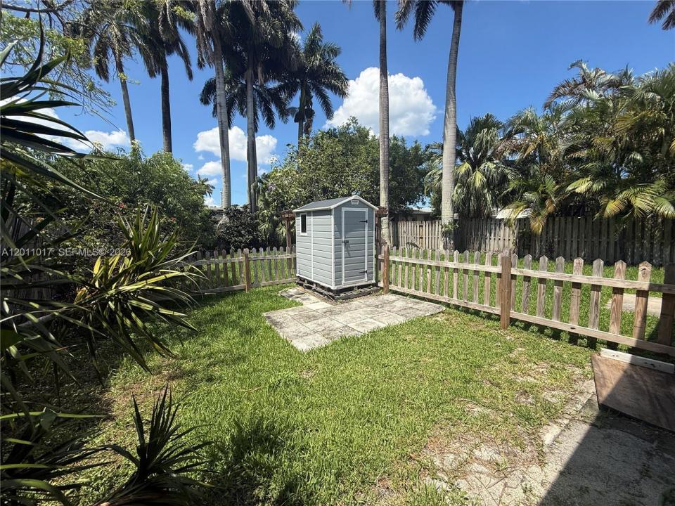 115 SE 2nd St 2, Dania Beach, Floryda 33004, USA