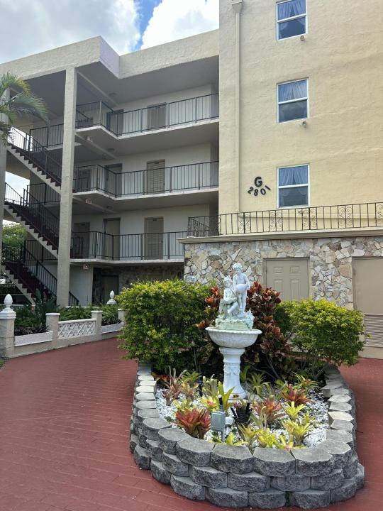 2801 Somerset Drive 201, Lauderdale Lakes, Florida 33311