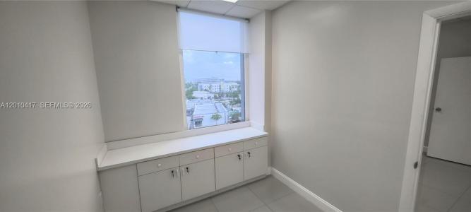 12550 Biscayne Blvd 605, North Miami, Florida 33181, USA