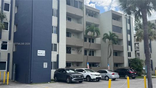 10090 NW 80th Ct 1203, Hialeah Gardens, Florida 33016, USA