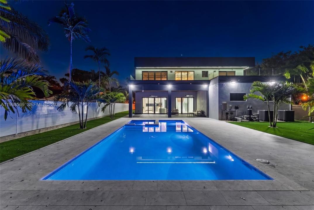 9833 N Miami Ave, Miami Shores, Florida 33150, USA