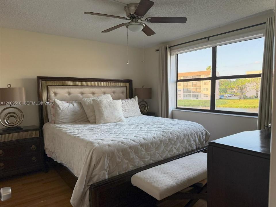 10467 Sunrise Lakes Blvd 205, Sunrise, Floride 33322, États-Unis