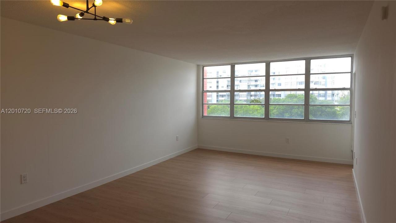 1351 NE Miami Gardens Dr 413E, Miami, Florida 33179, Stati Uniti