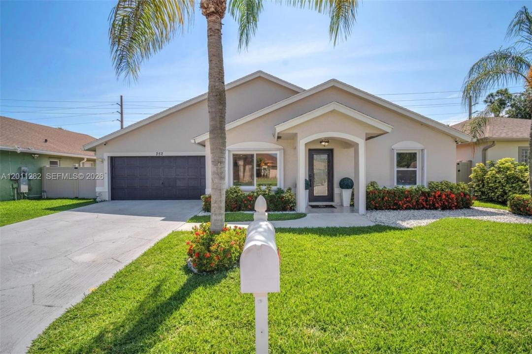 252 Malibu Cir 252, Green Acres, Florida 33413, USA