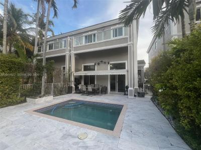 3915 NE 168th St 3915, North Miami Beach, 佛罗里达州 33160, 美国