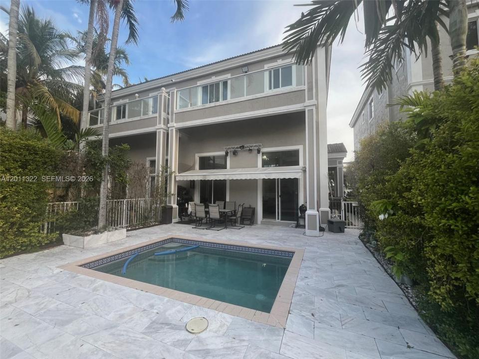 3915 NE 168th St 3915, North Miami Beach, Florida 33160, Stati Uniti