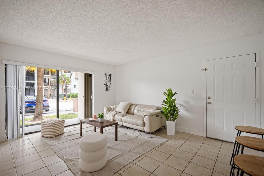 7195 NW 179th St 106, Hialeah, Floride 33015, États-Unis