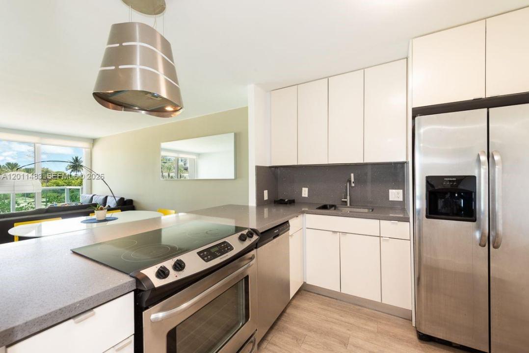 100 Bayview Dr 210, Sunny Isles Beach, Floride 33160, États-Unis