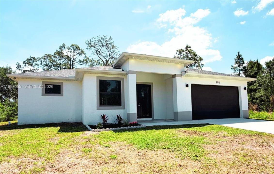902 MAGNOLIA AVE, Lehigh Acres, Florida 33972, USA