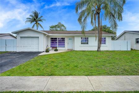 8641 NW 8th St, Pembroke Pines, Florida 33024, USA