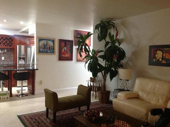 9490 SW 77th Ave N6, Miami, Floride 33156, États-Unis