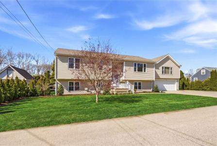 37 Pleasant Avenue, Narragansett, RI 02882, USA