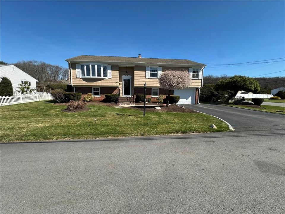 43 BICENTENNIAL Way, North Providence, Rhode Island 02911, Estados Unidos