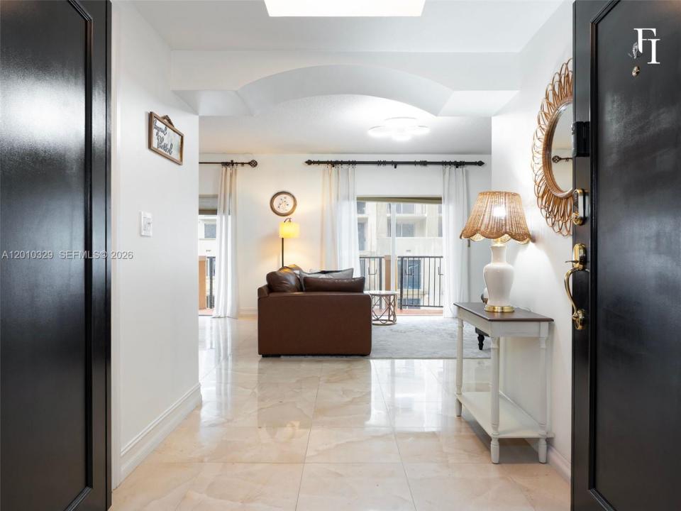 322 Madeira Ave 405, Coral Gables, Florida 33134, USA