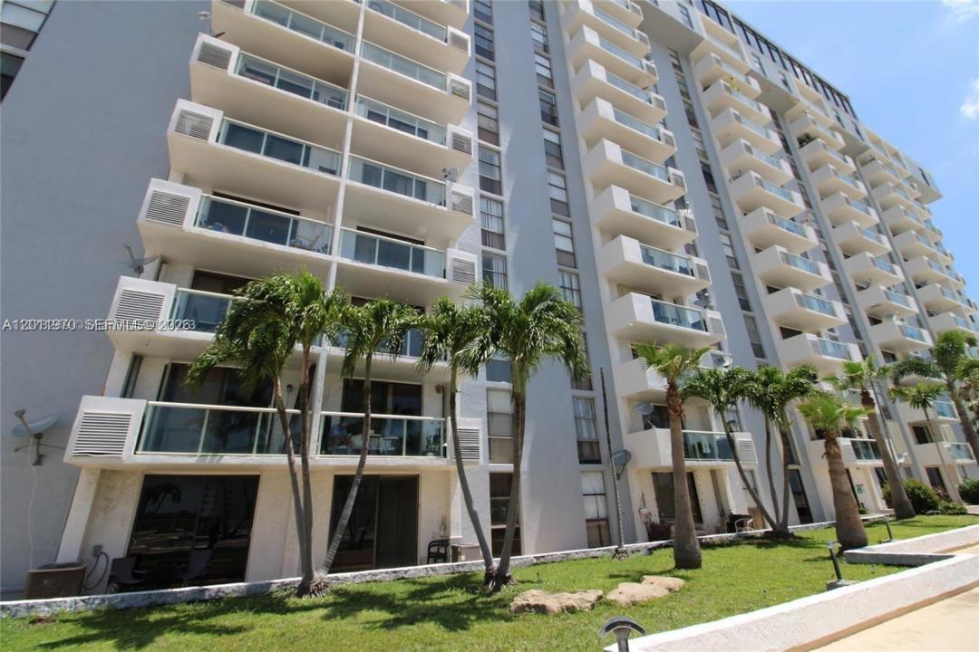 13499 Biscayne Blvd 404, North Miami, Florida 33181, Stati Uniti