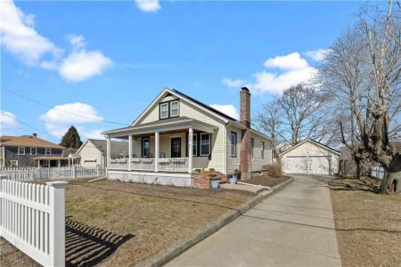 123 Beacon Street, Middletown, RI 02842, USA