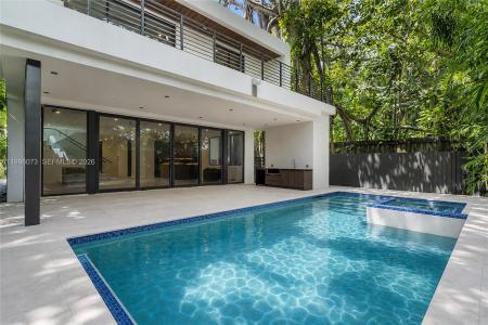 3983 Kumquat Ave, Miami, Florida 33133, USA
