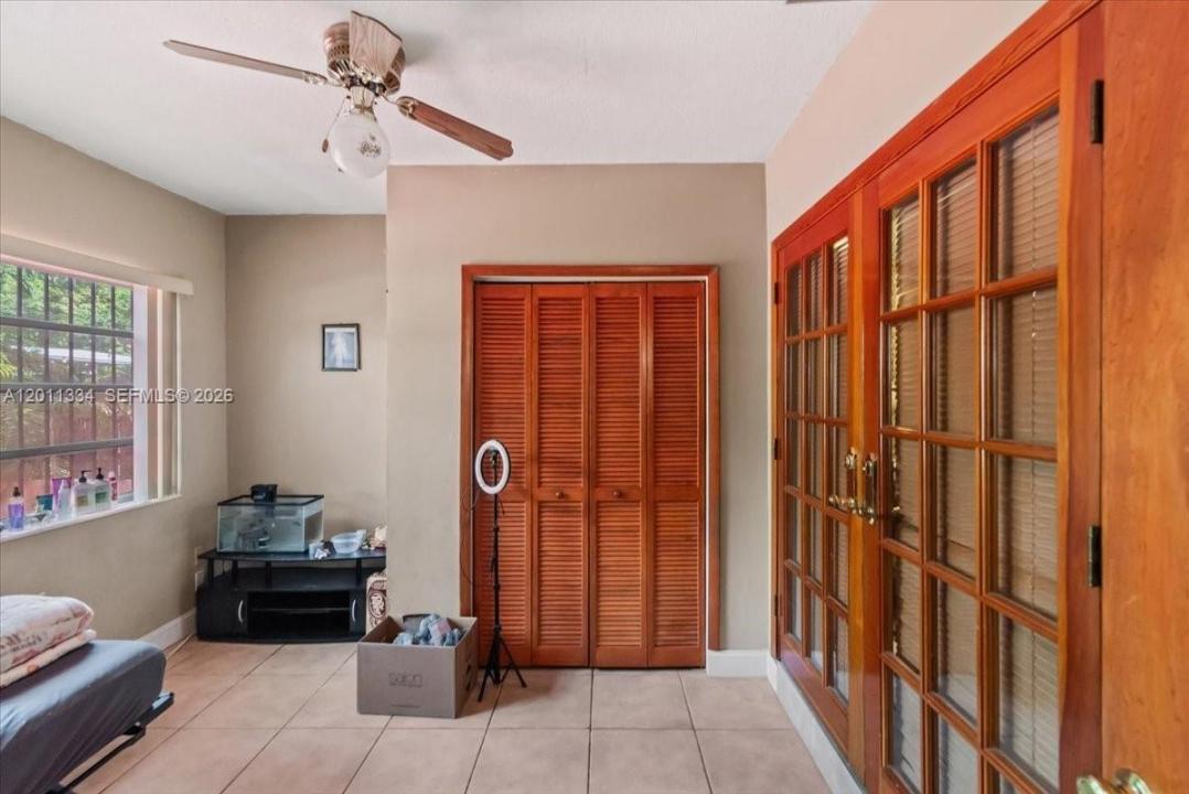 6385 SW 25th St, Miami, Floryda 33155, USA