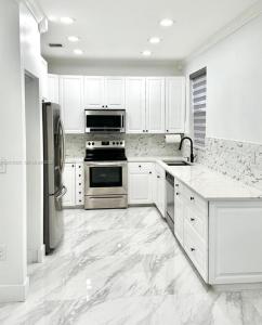 721 NW 170th Ter 721, Pembroke Pines, Florida 33028, USA