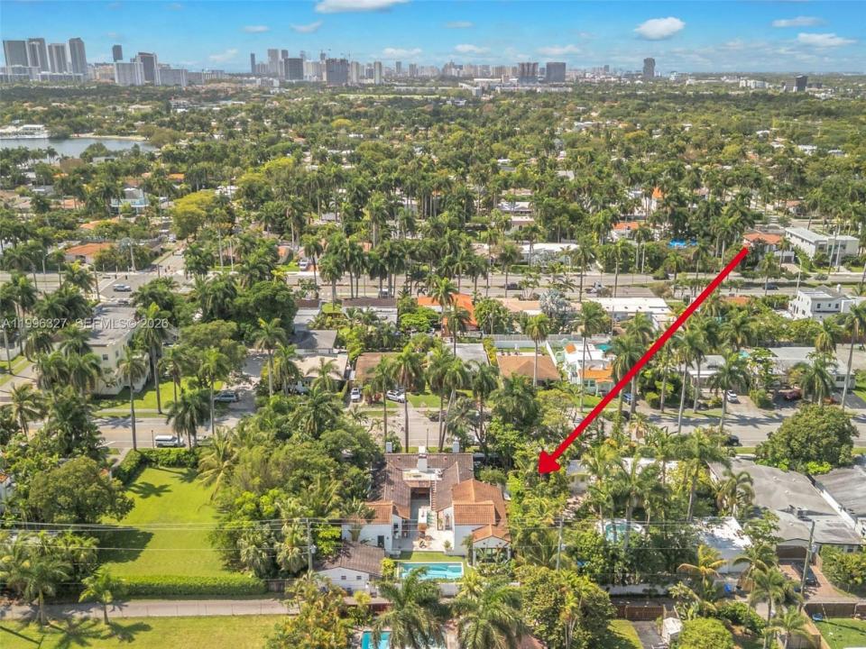 1321 Tyler St, Hollywood, Florida 33019, USA