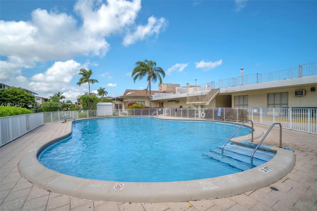 16901 NE 13th Ave 303, Miami, Florida 33162, USA
