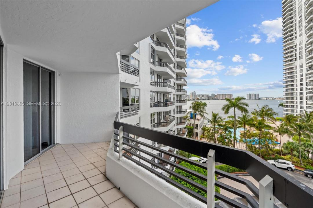 19195 NE 36th Ct 604, Aventura, Florida 33180, USA
