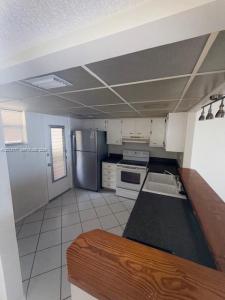 406 NW 68th Ave 411, Plantation, Florida 33317, USA