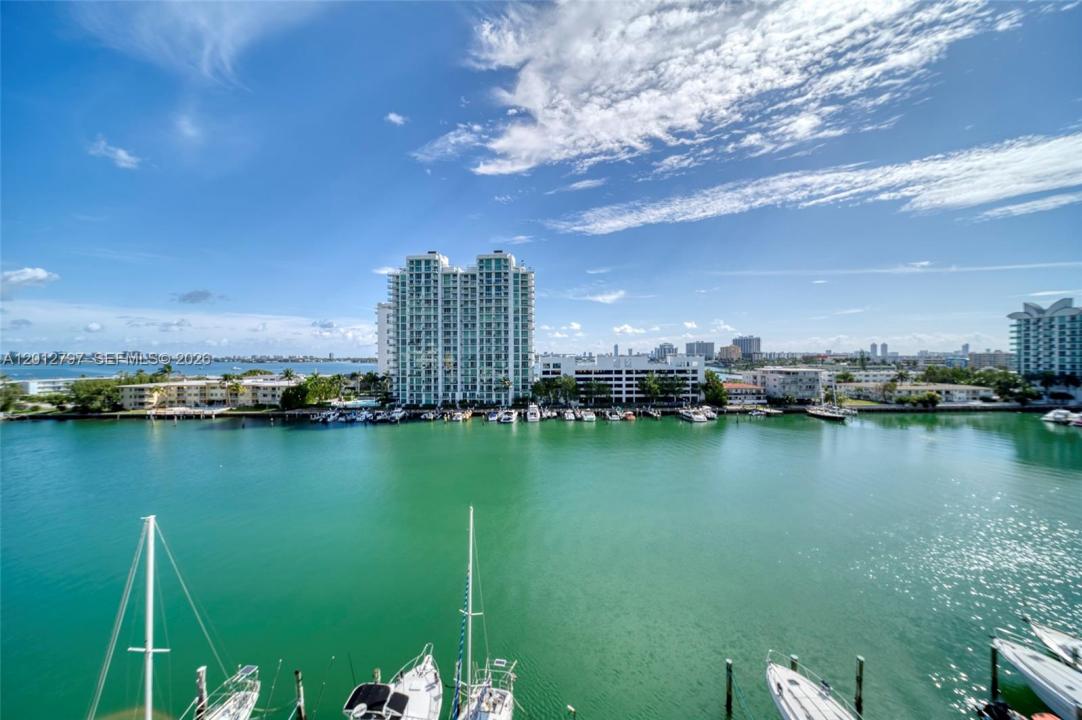 7933 West Dr 817, North Bay Village, Floride 33141, États-Unis
